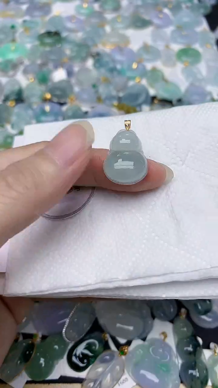 颈饰18K金镶嵌翡翠天然A货翡翠