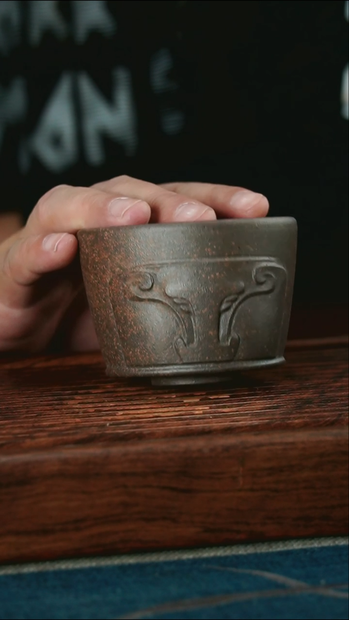 茶杯紫砂牛气冲天