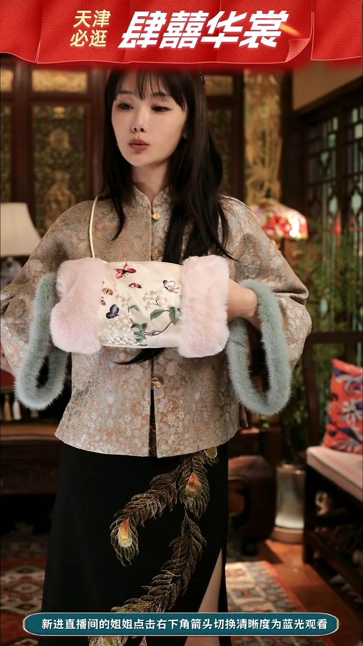 【定制】粉毛香槟金蝴蝶手揣子