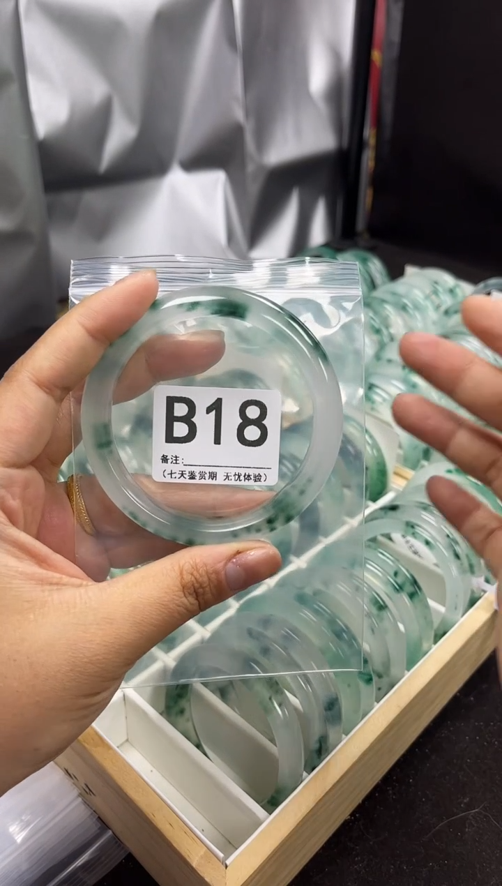 【闪购商品】石英岩玉手镯未镶嵌B18