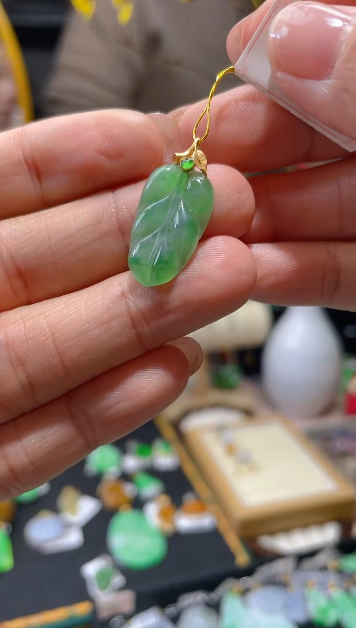 【闪购商品】翡翠颈饰18K金镶嵌假一赔三