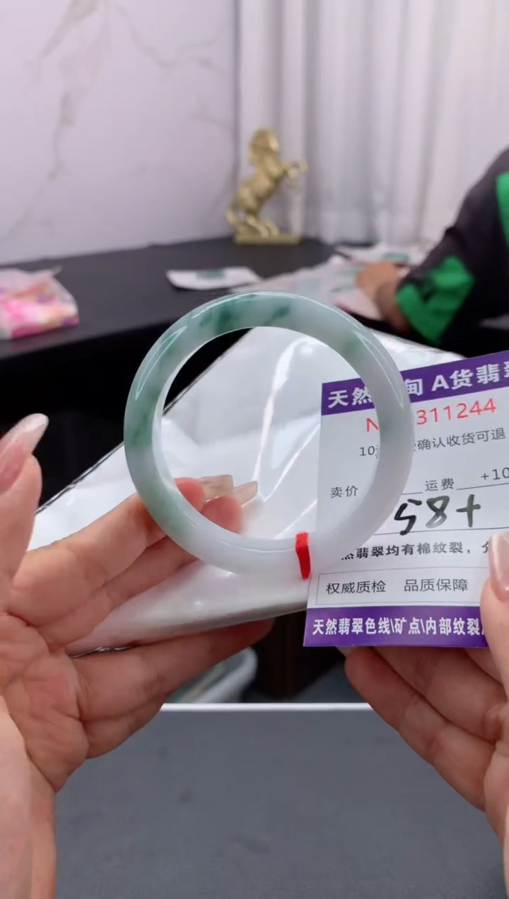 翡翠手镯未镶嵌天然缅甸A货翡翠