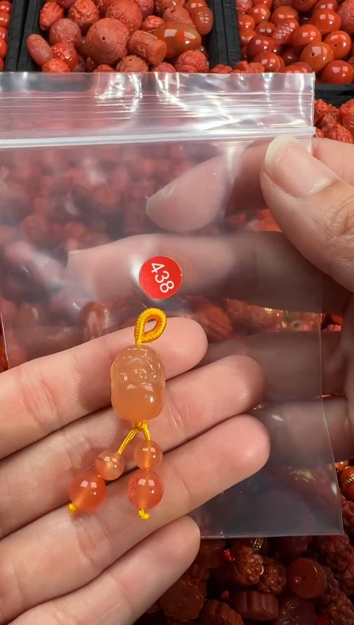南红玛瑙未镶嵌颈饰1