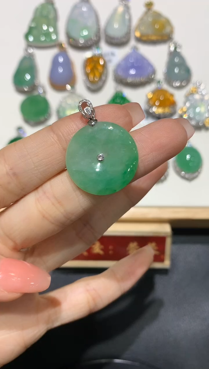 【闪购商品】翡翠吊坠(不含链)18K金镶嵌团购1