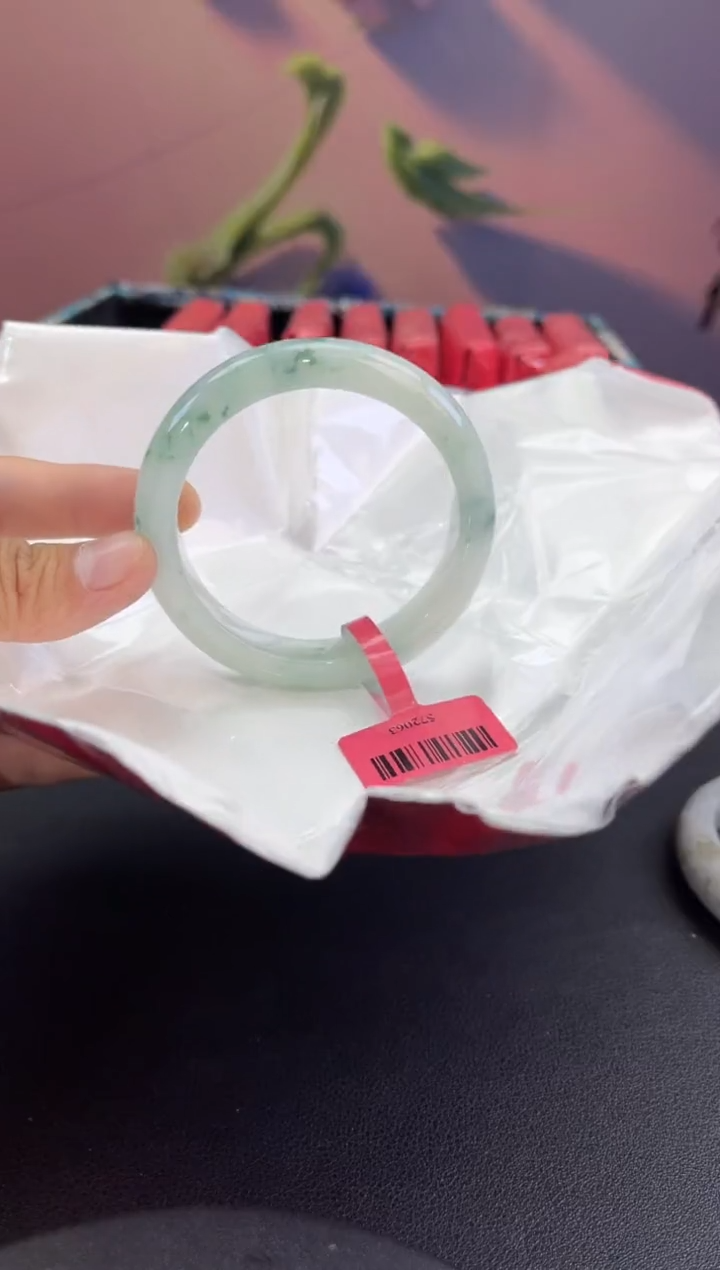 翡翠未镶嵌手镯9翡翠手镯