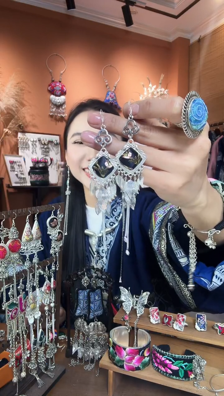 【闪购商品】刺绣纯手工民族风耳环