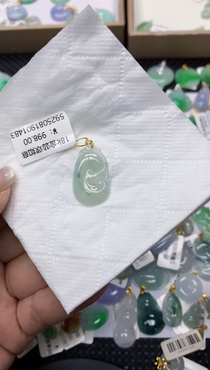 颈饰18K金镶嵌翡翠1111111111