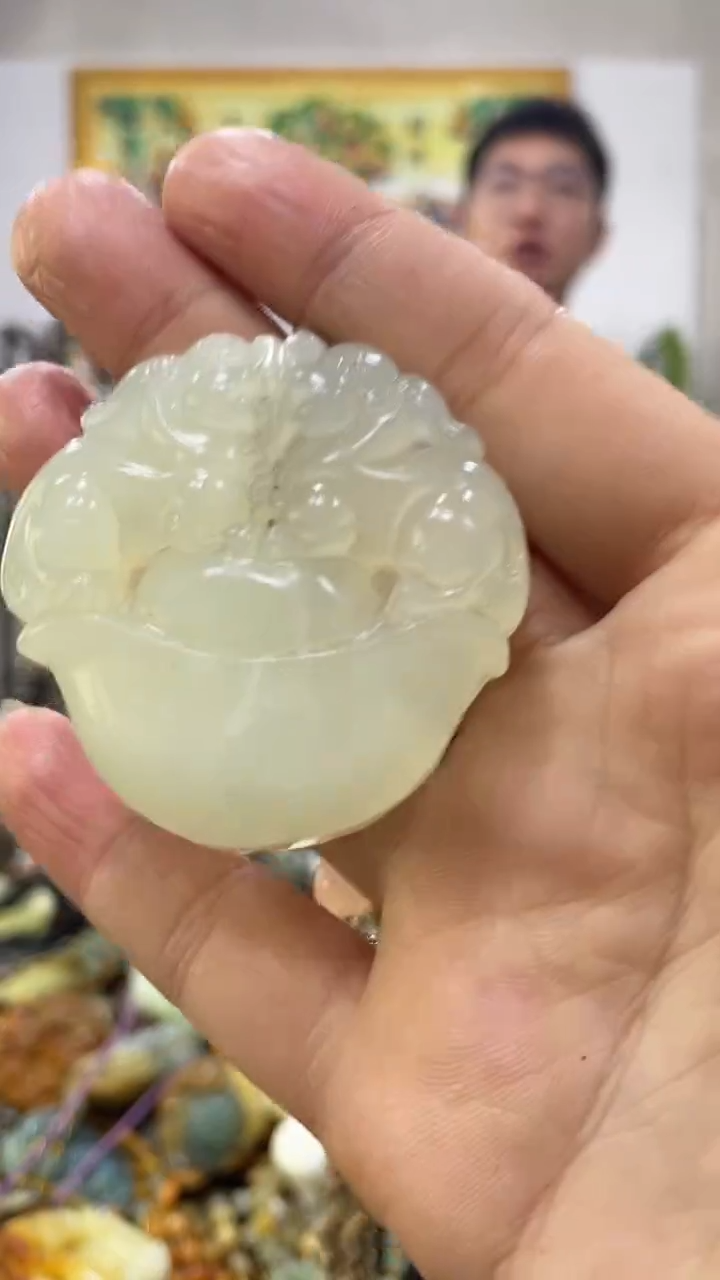 未镶嵌蛇纹石玉吊坠  