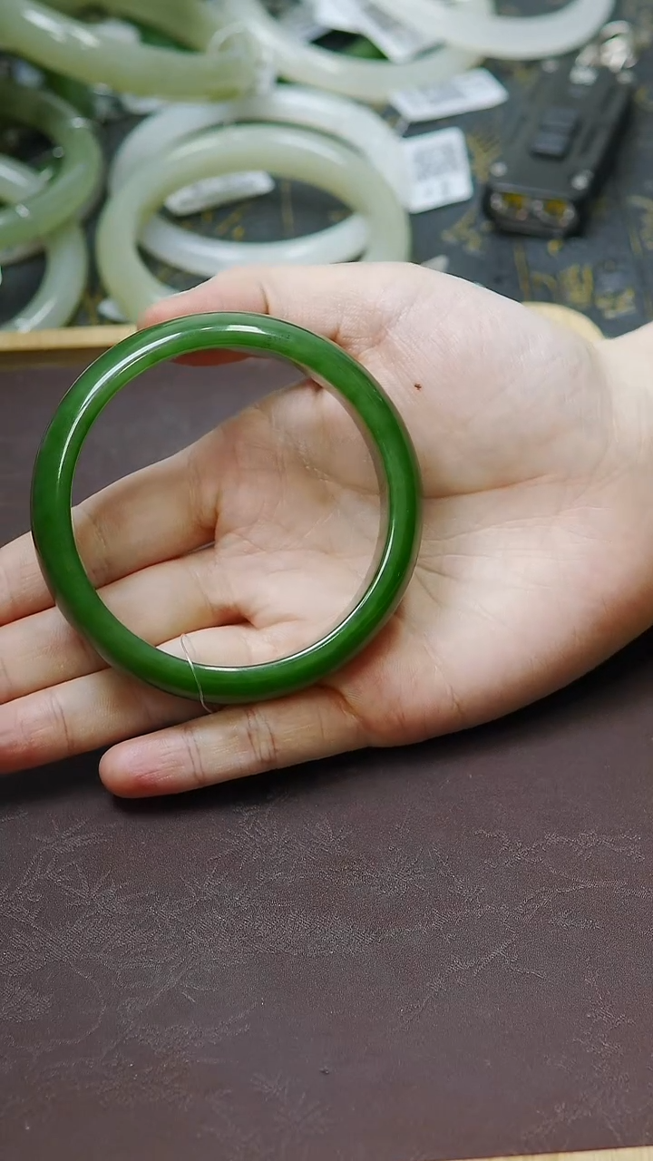 未镶嵌手镯和田玉59-60圈口正装宽版满绿无黑点