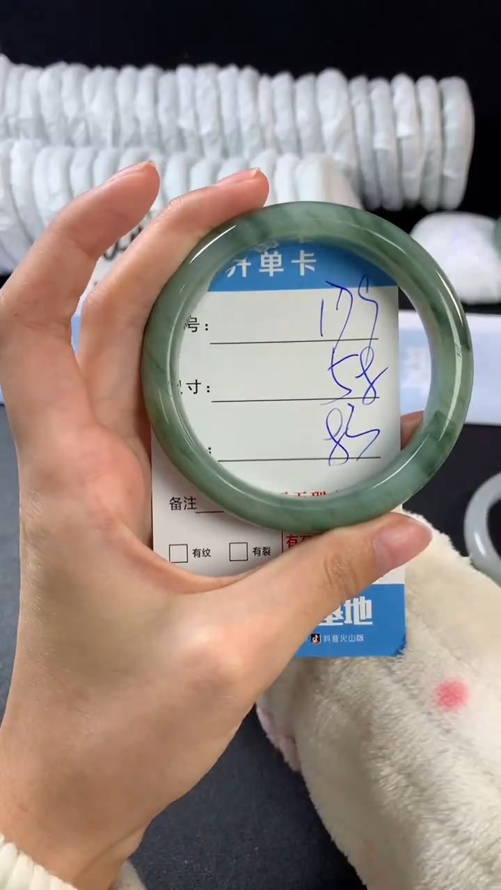 【闪购商品】石英质玉手镯未镶嵌179