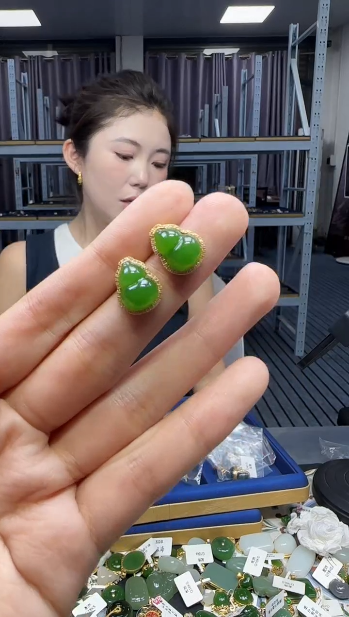 和田玉18K金镶嵌耳饰1