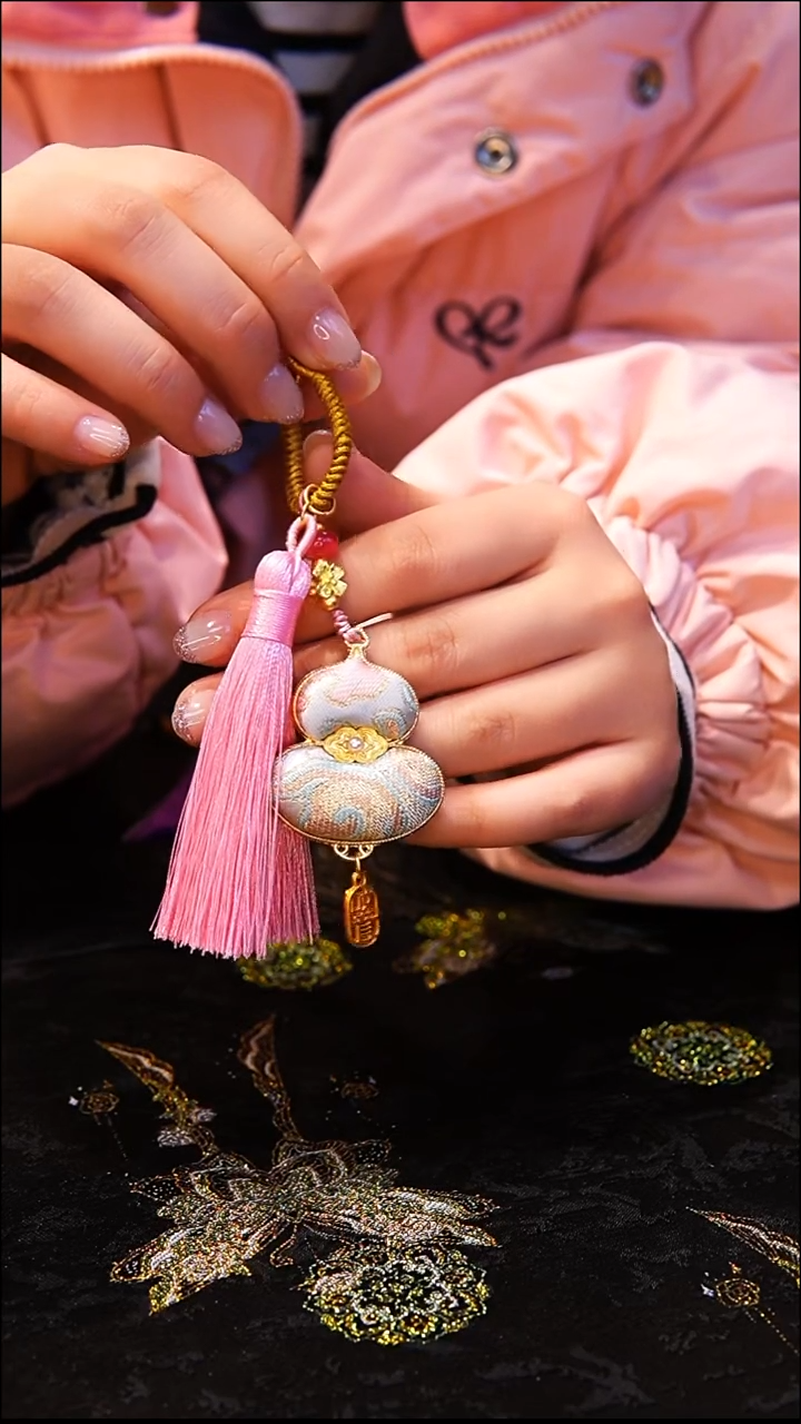 大碗茶器宋锦葫芦挂件