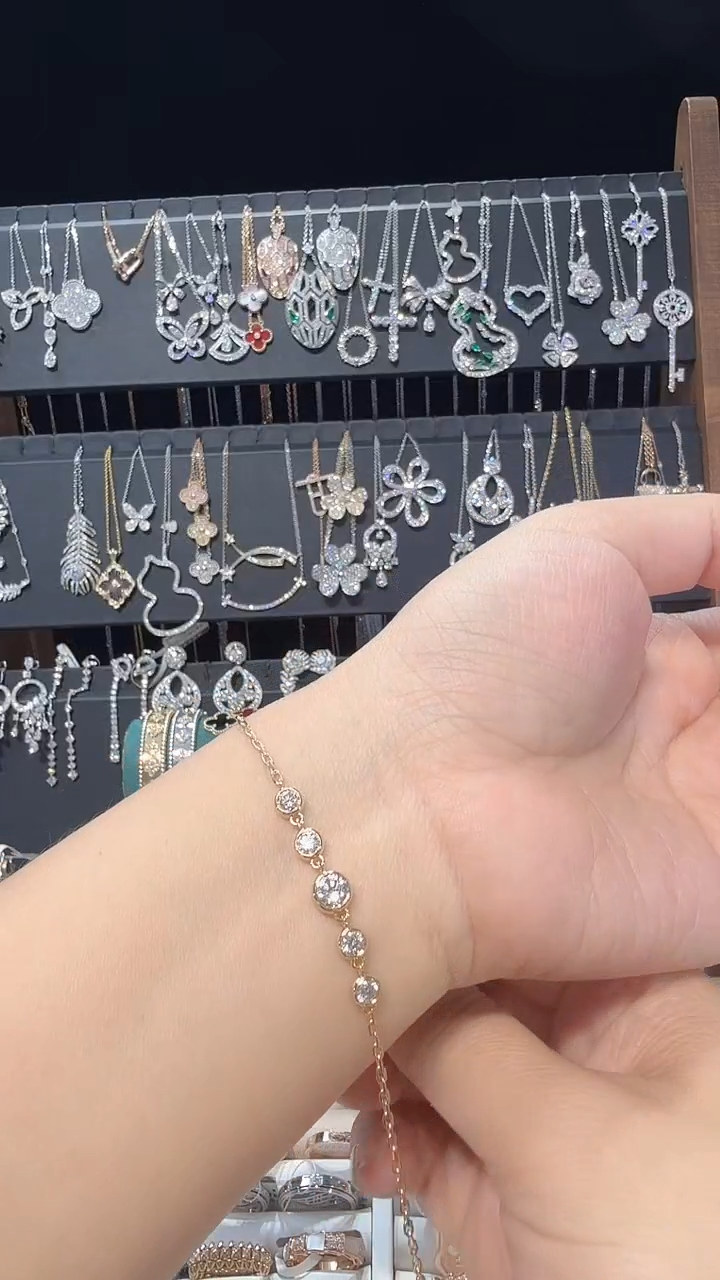 18K金镶嵌实验室培育钻石手链