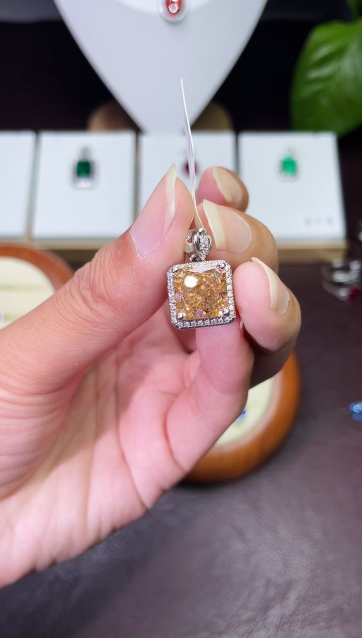 合金颈饰合成钻石芬达吊坠