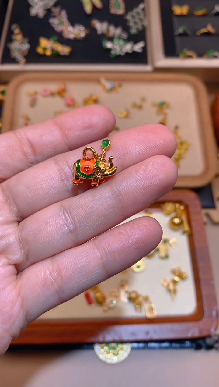 【闪购商品】翡翠颈饰银S925镶嵌小象