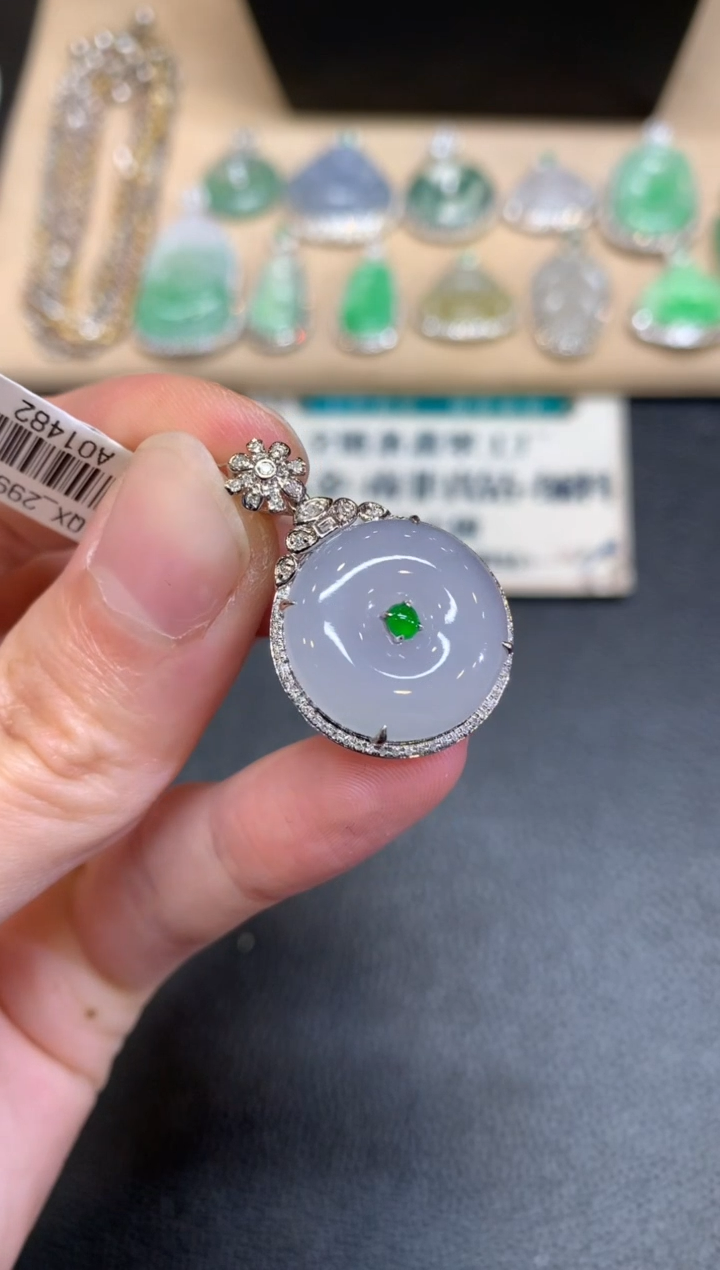 【闪购商品】翡翠颈饰18K金镶嵌平安扣【无服务费】