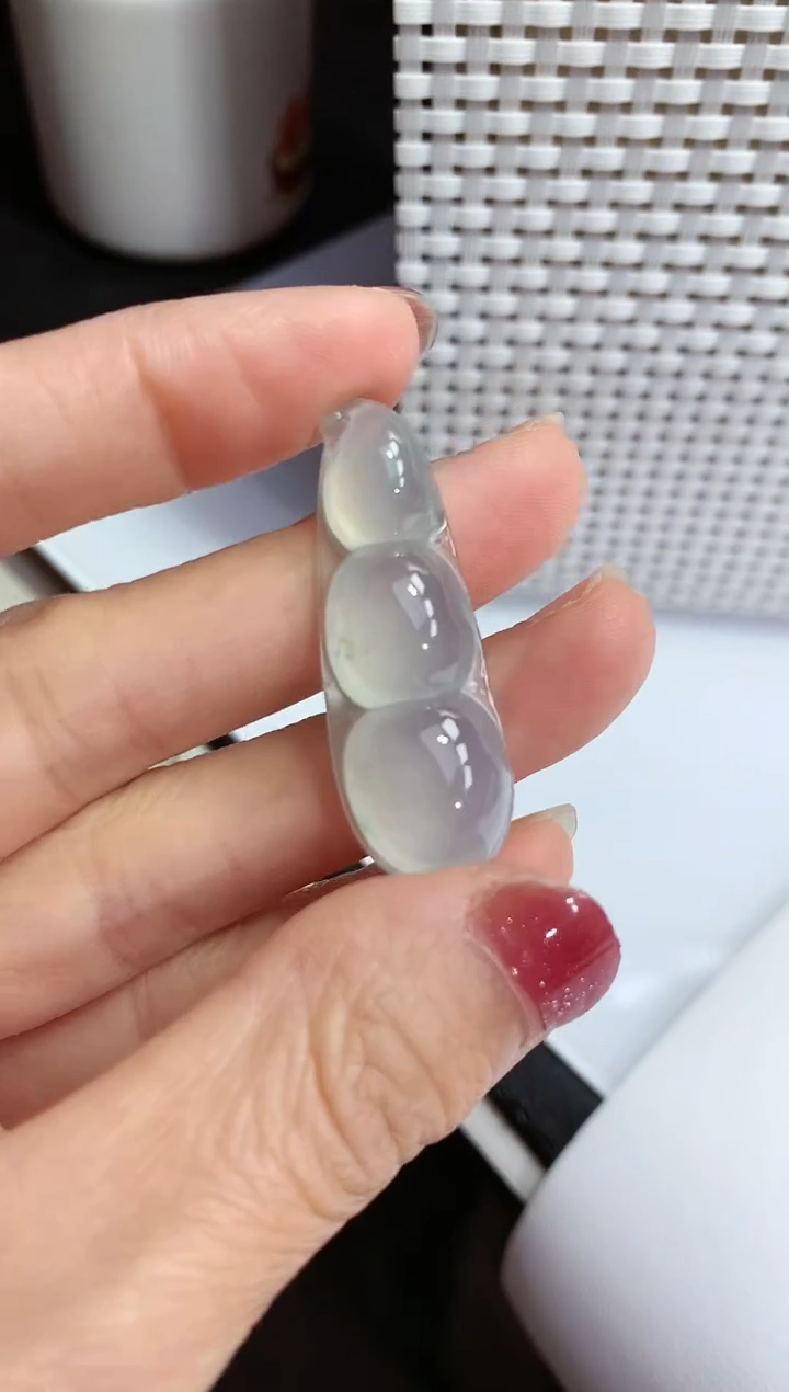 【闪购商品】翡翠颈饰未镶嵌福豆