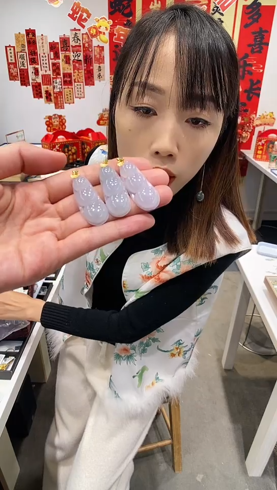 【闪购商品】翡翠吊坠(不含链)18K金镶嵌豆子 多样性发其一