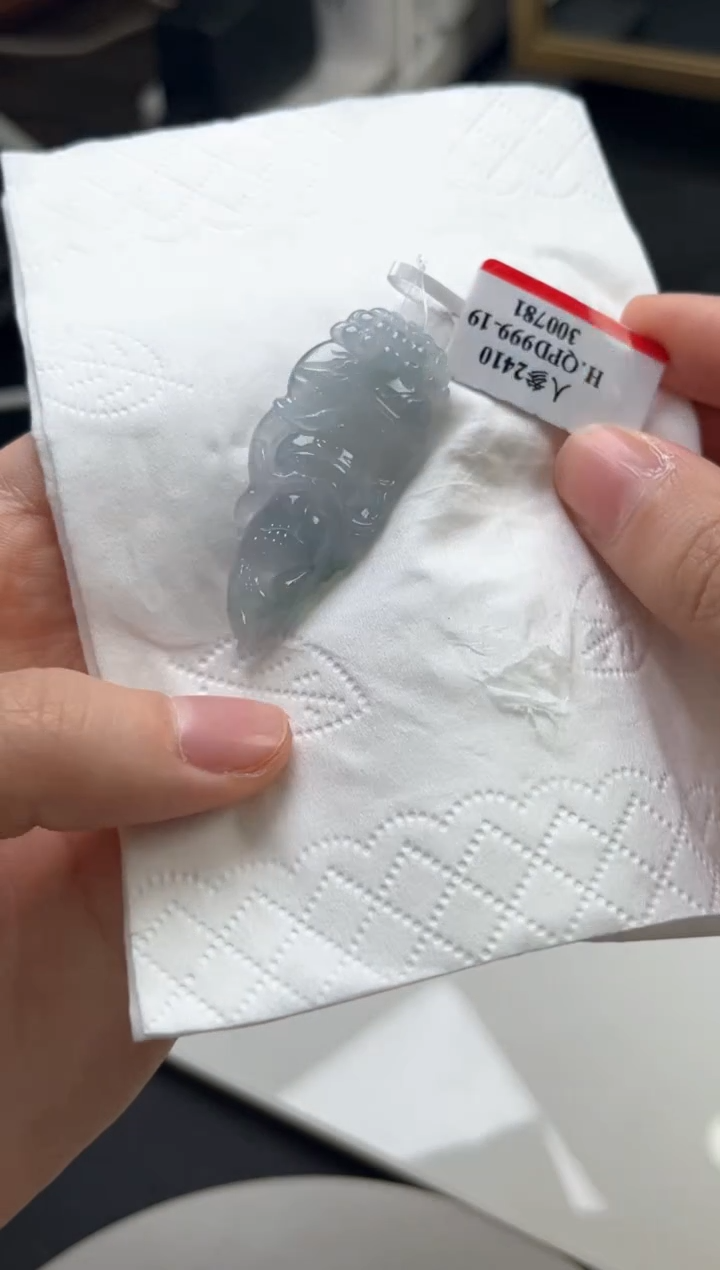 【闪购商品】翡翠挂件未镶嵌人参发一件YQYA94