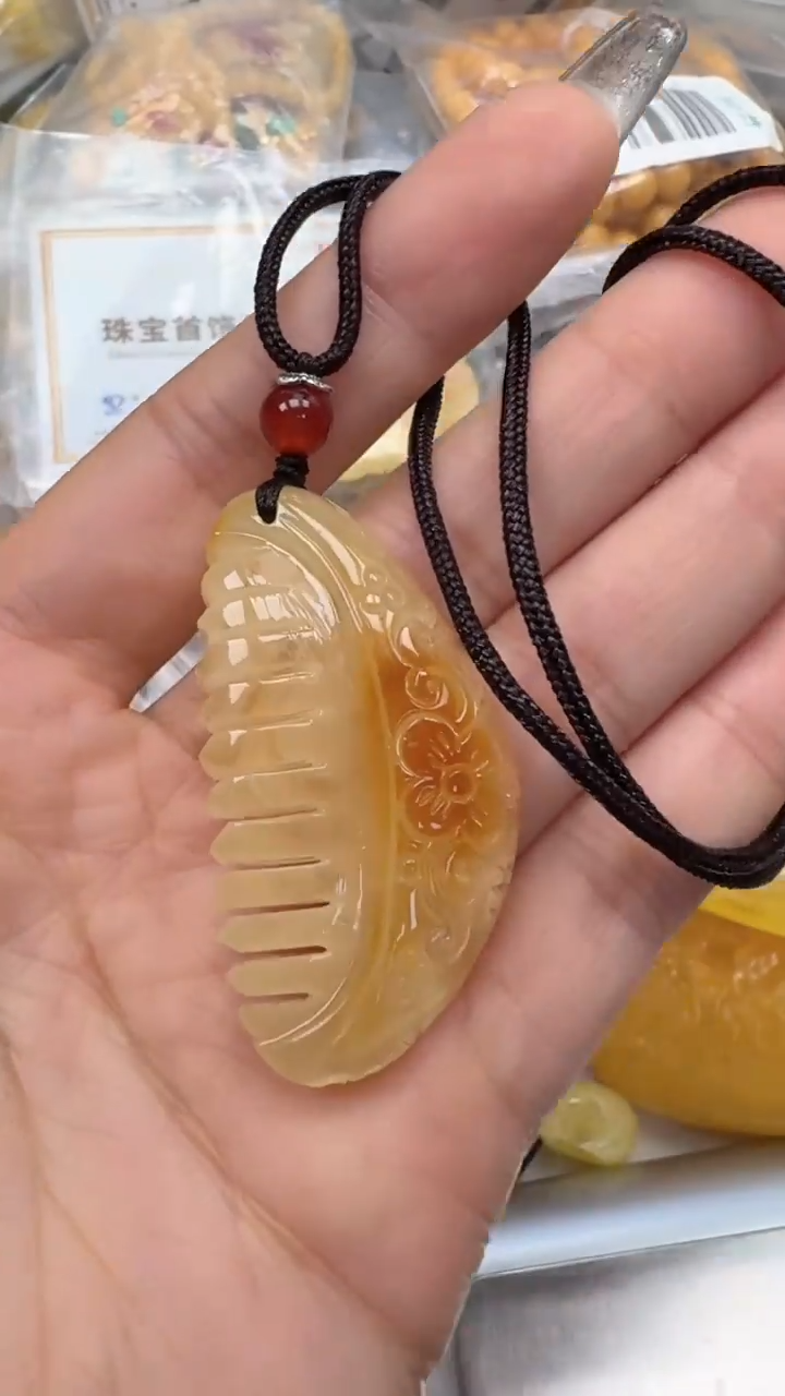 裸石琥珀未镶嵌如图
