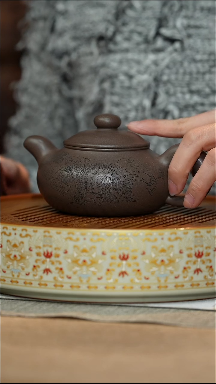 茶壶紫砂三*头刻绘扁玉