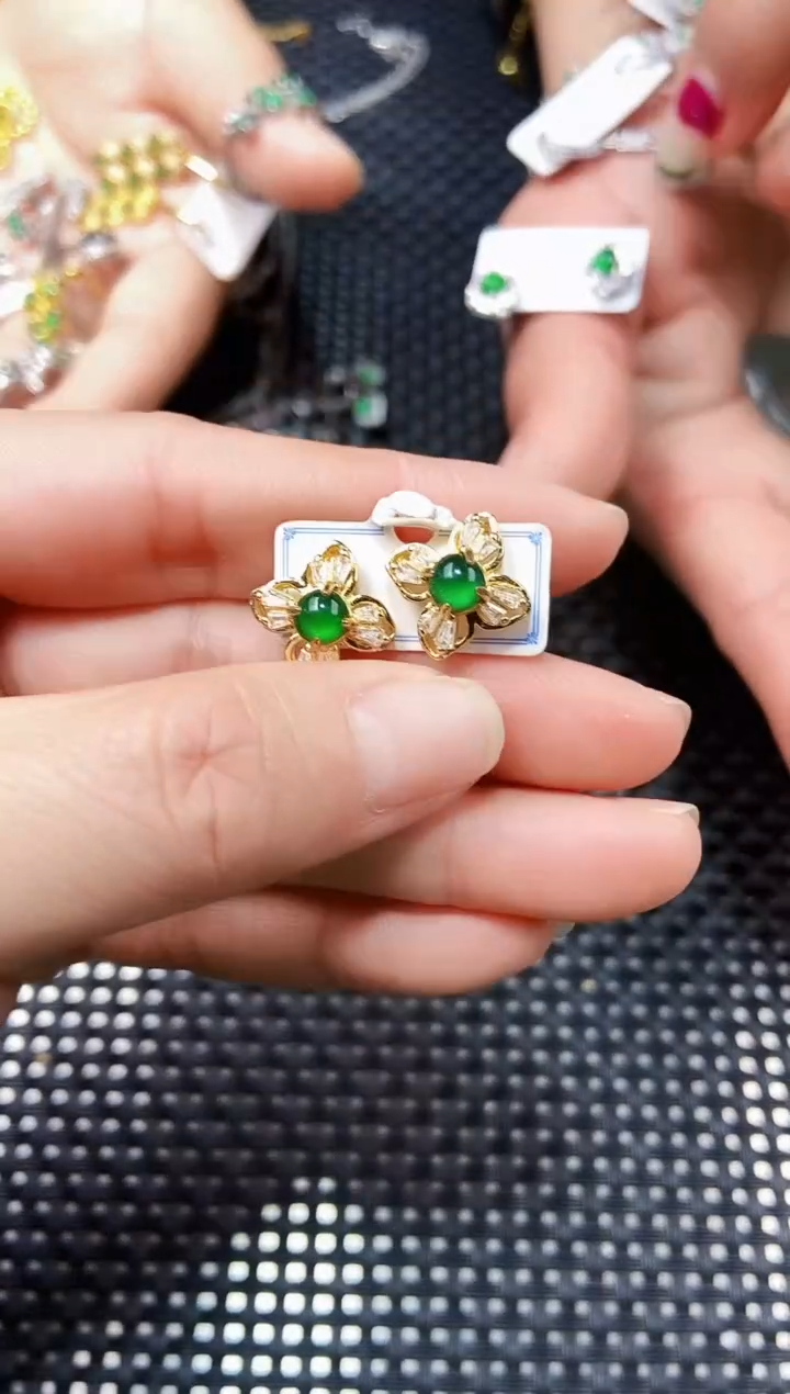 【闪购商品】翡翠耳饰未镶嵌11111111111