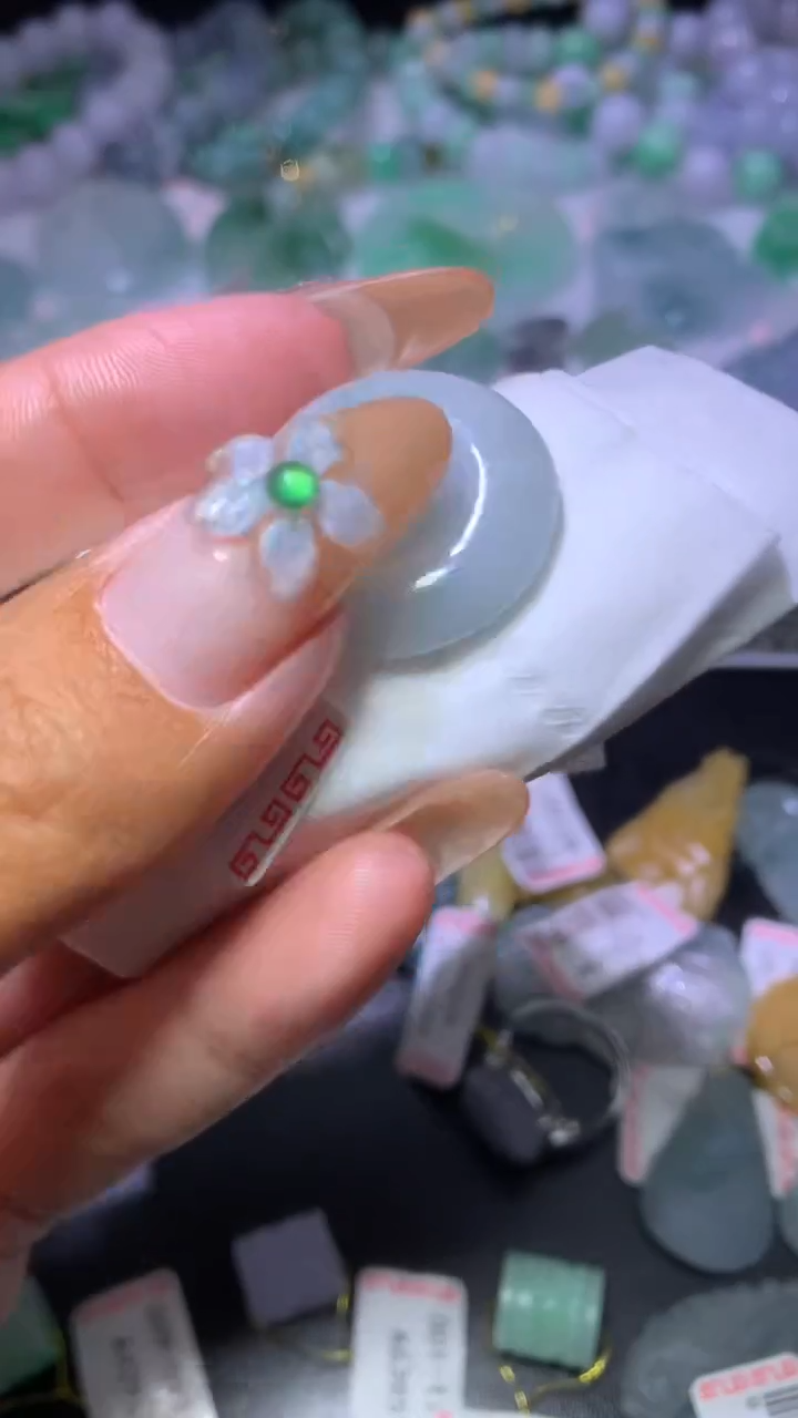 翡翠未镶嵌颈饰MXX008559