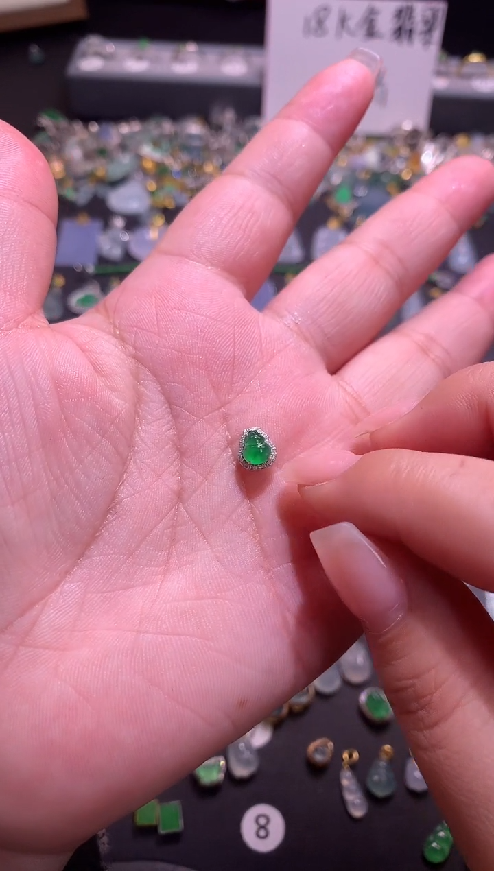 【闪购商品】翡翠吊坠(不含链)18K金镶嵌1