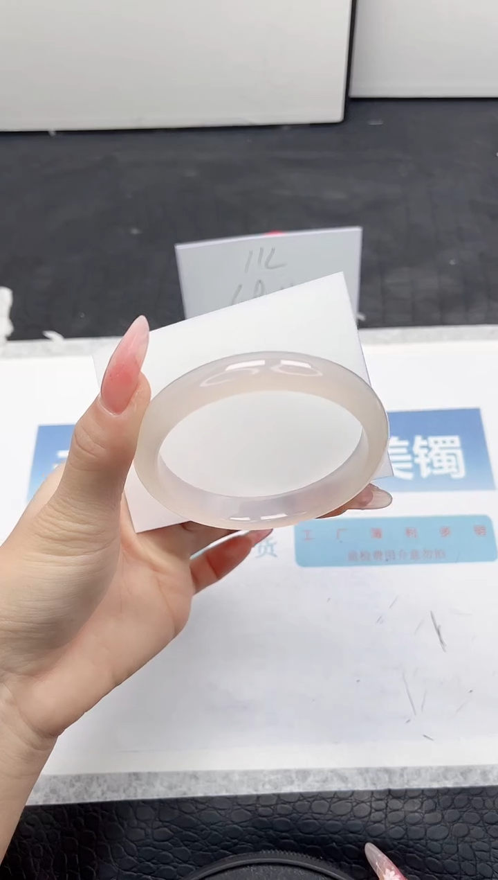 【闪购商品】石英质玉手镯未镶嵌104-59