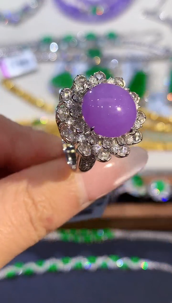 18K金镶嵌戒指翡翠多样性发其一