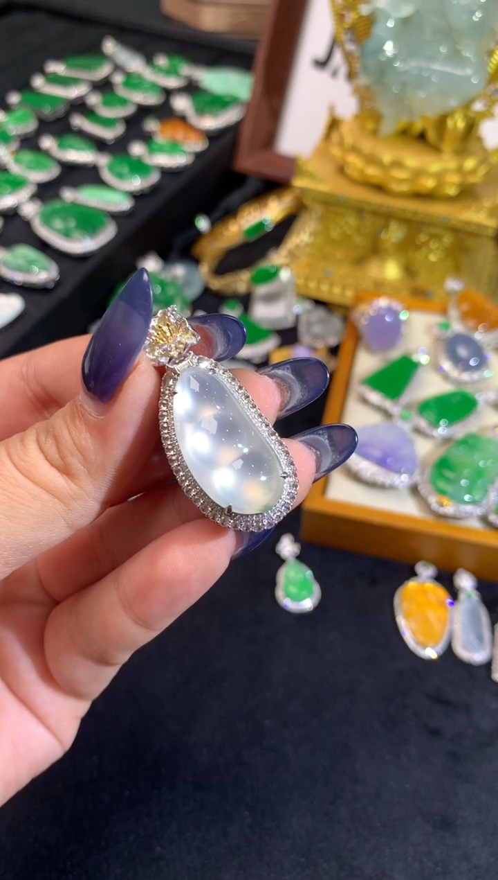 【闪购商品】翡翠挂件18K金镶嵌年货节玻璃豆