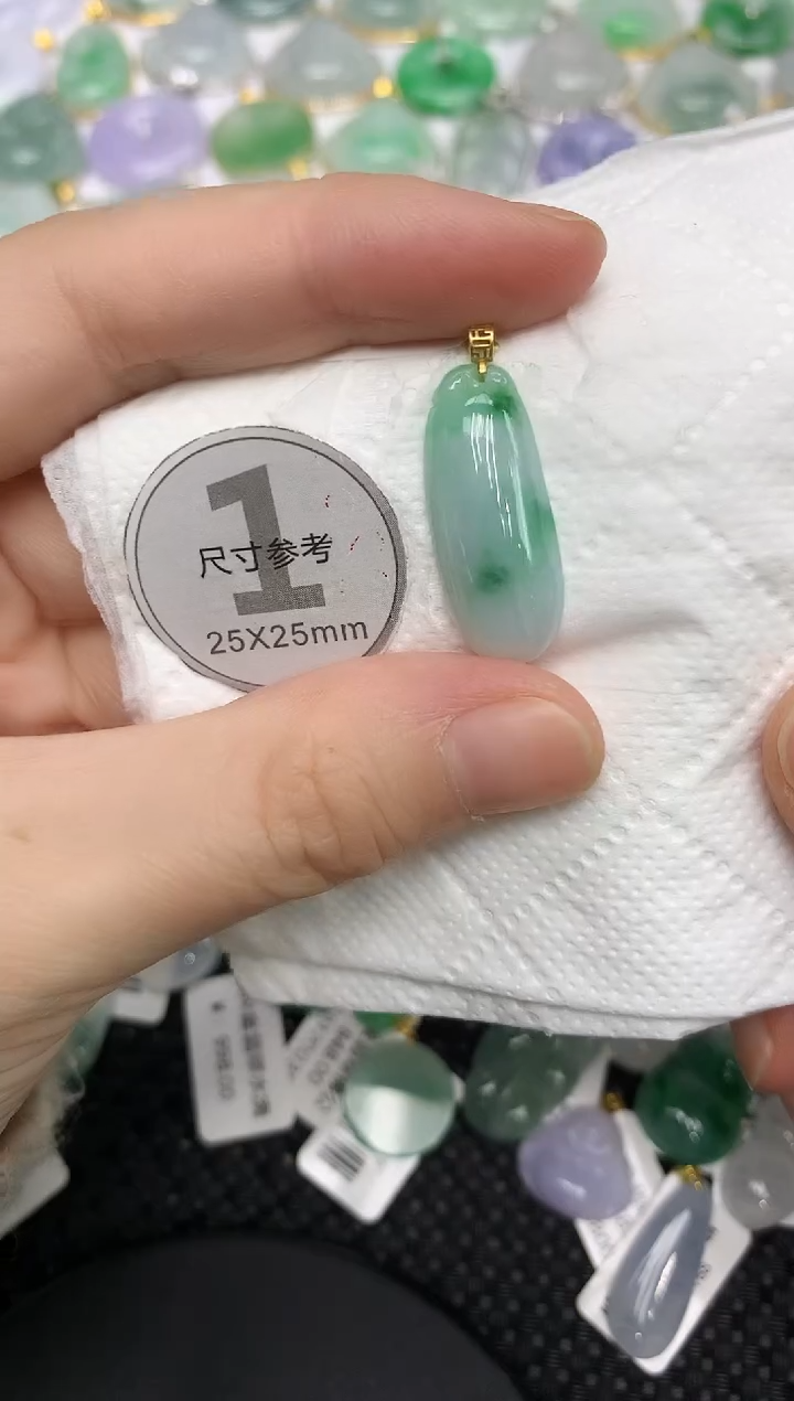 颈饰18K金镶嵌翡翠111111111111