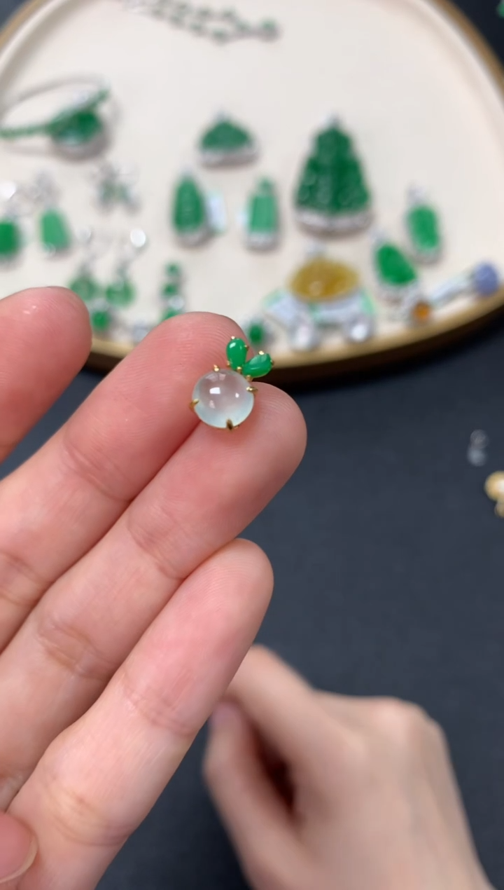 【闪购商品】翡翠吊坠(不含链)18K金镶嵌990（多样性发其一）
