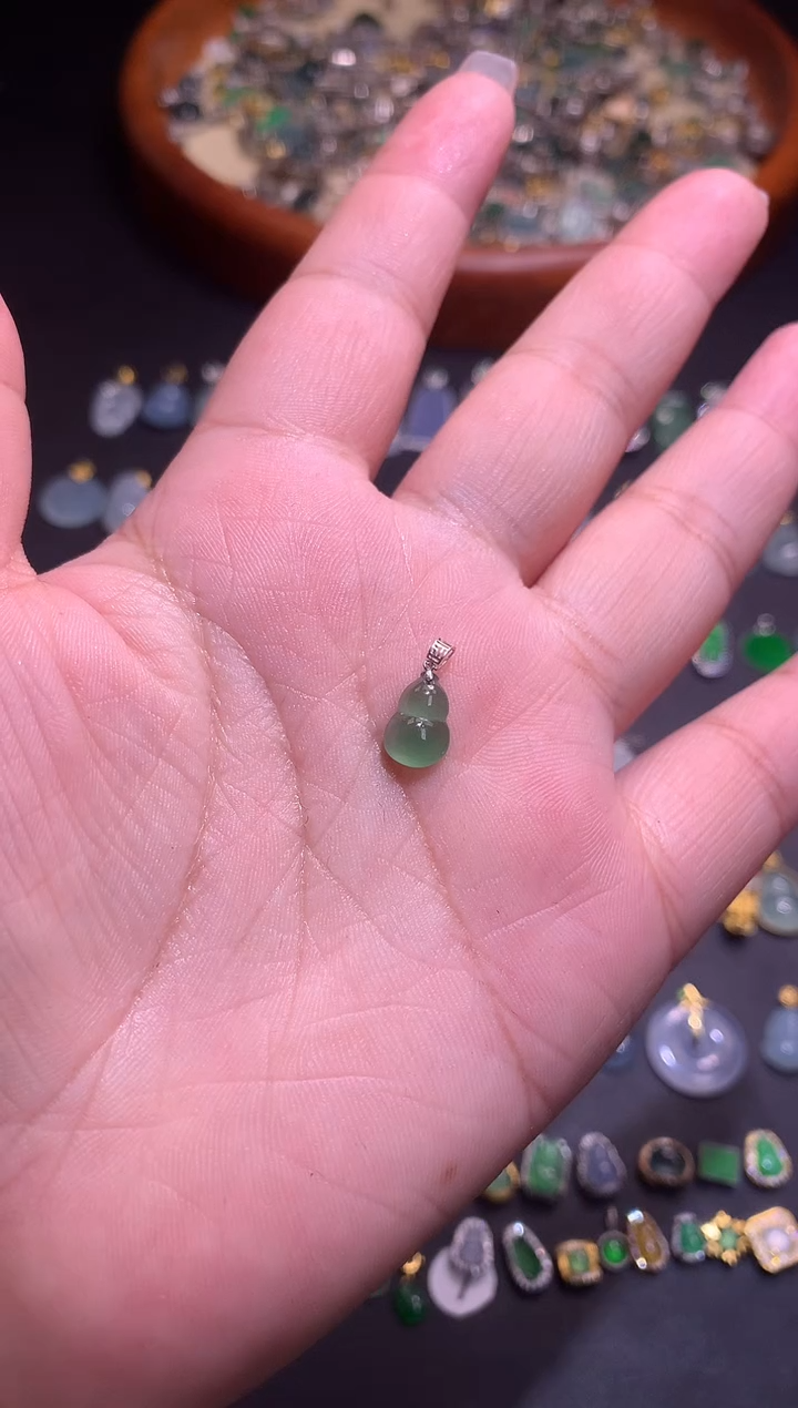 【闪购商品】翡翠吊坠(不含链)18K金镶嵌1