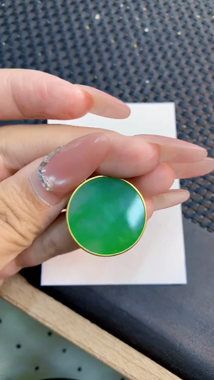 翡翠18K金镶嵌吊坠(不含链)1