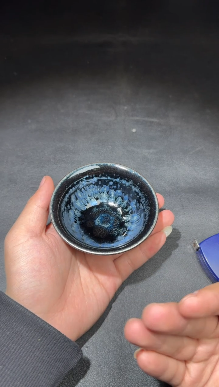 茶盏肖艳黑牡丹135