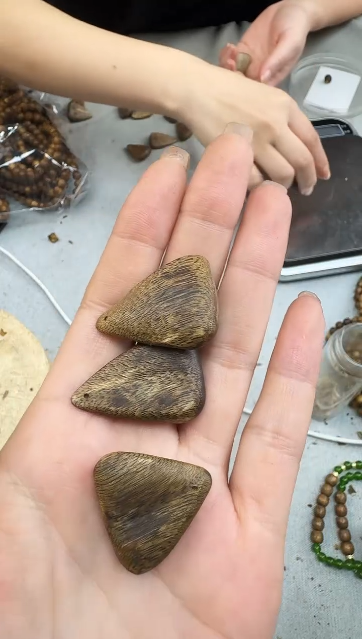 沉香沉香碎屑水滴型牌静静沉香甄选多样性发一