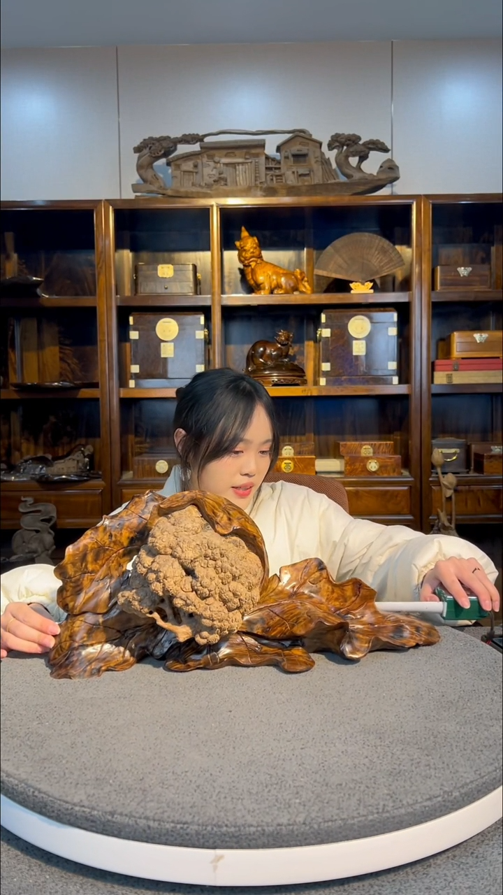 【闪购商品】金丝楠木雕发财花菜