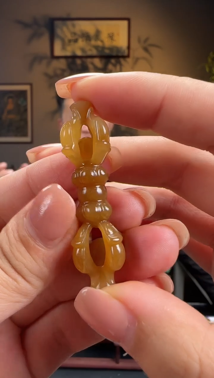 未镶嵌和田玉挂件全糖镂空雕刻降魔杵l35