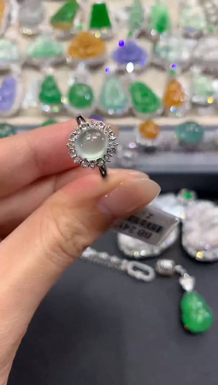 【闪购商品】翡翠戒指18K金镶嵌w34        
