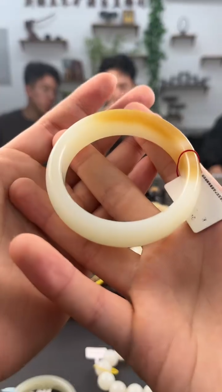 和田玉未镶嵌手镯且末金山糖白手镯卡54.4微色差