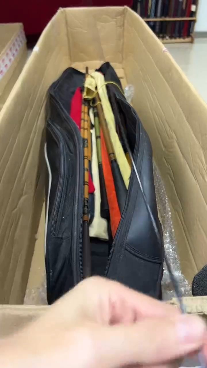 山***。鱼竿 孤品 微瑕疵 以直播间讲解为主 不包邮