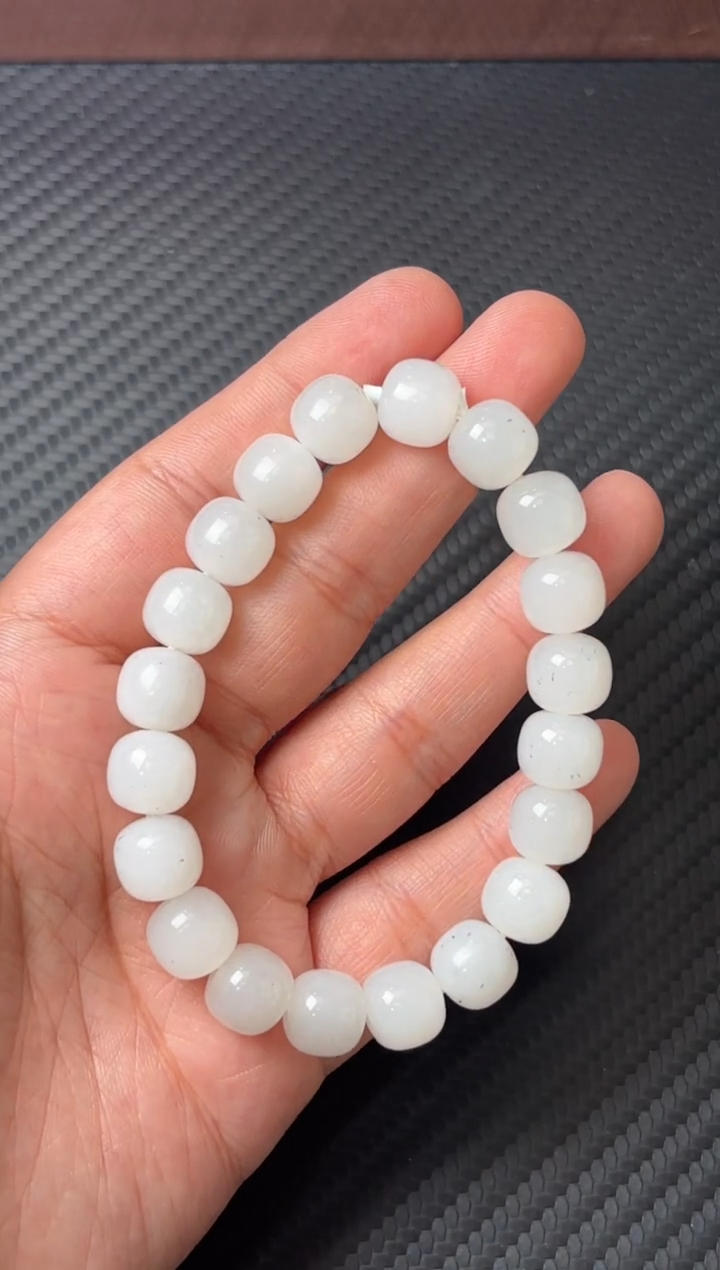 未镶嵌手串和田玉黑山微色差卡9*10M
