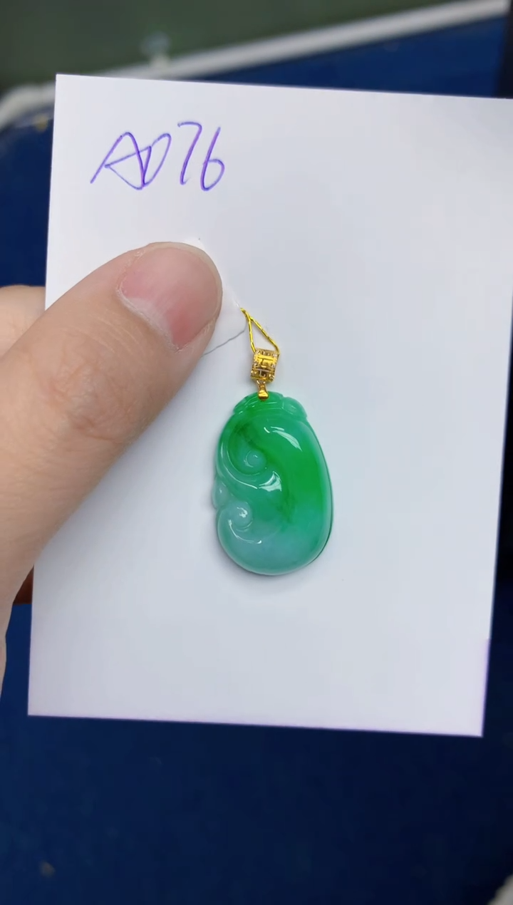 翡翠18K金镶嵌颈饰0000000000