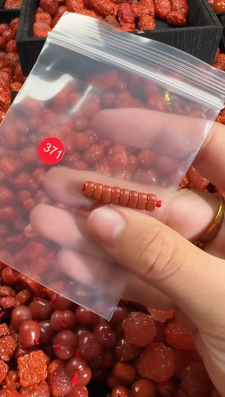 颈饰未镶嵌南红玛瑙1