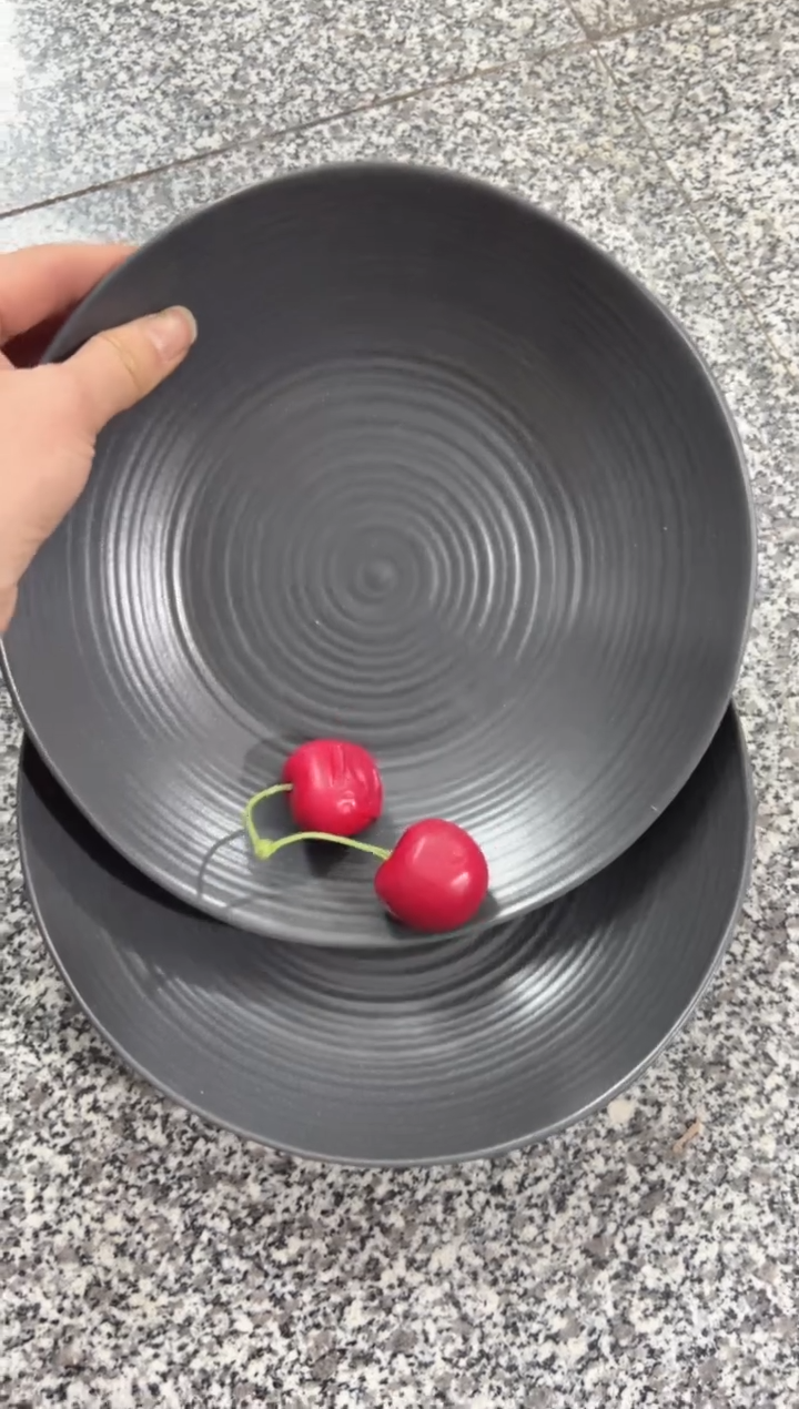 【闪购商品】瓷日式黑灰色哑光螺纹深盘（微瑕）