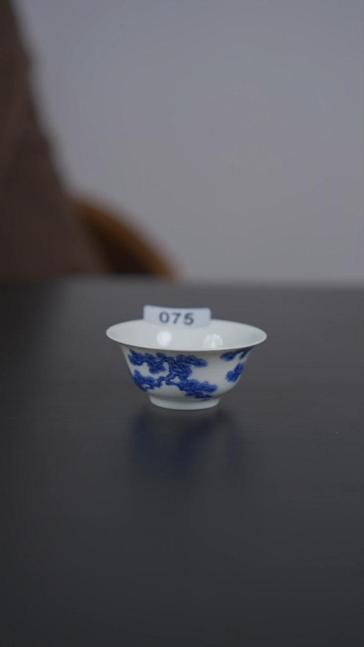 杯子瓷青花松树若深