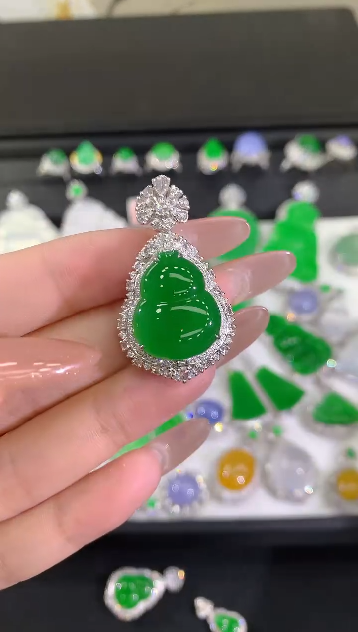 【闪购商品】翡翠吊坠(不含链)18K金镶嵌葫芦吊坠