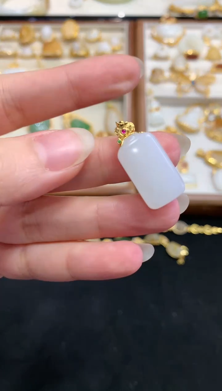 【闪购商品】和田玉吊坠(不含链)18K金镶嵌W383|2999