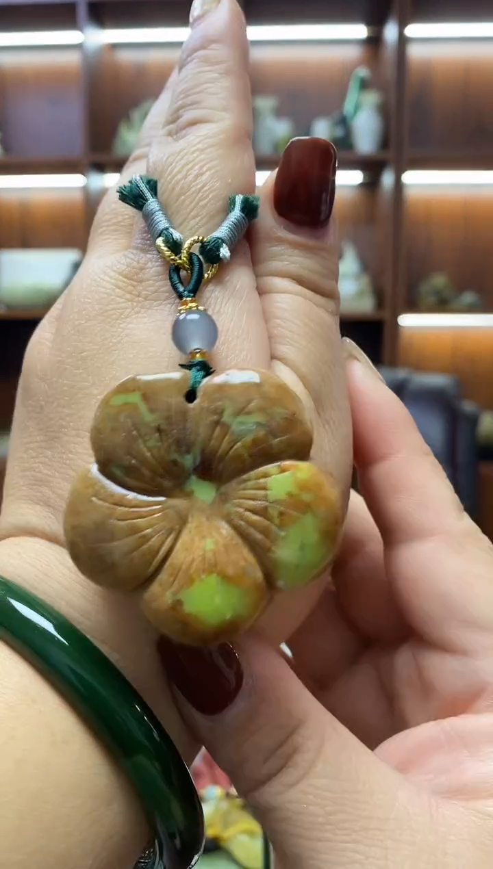 未镶嵌岫玉吊坠   
